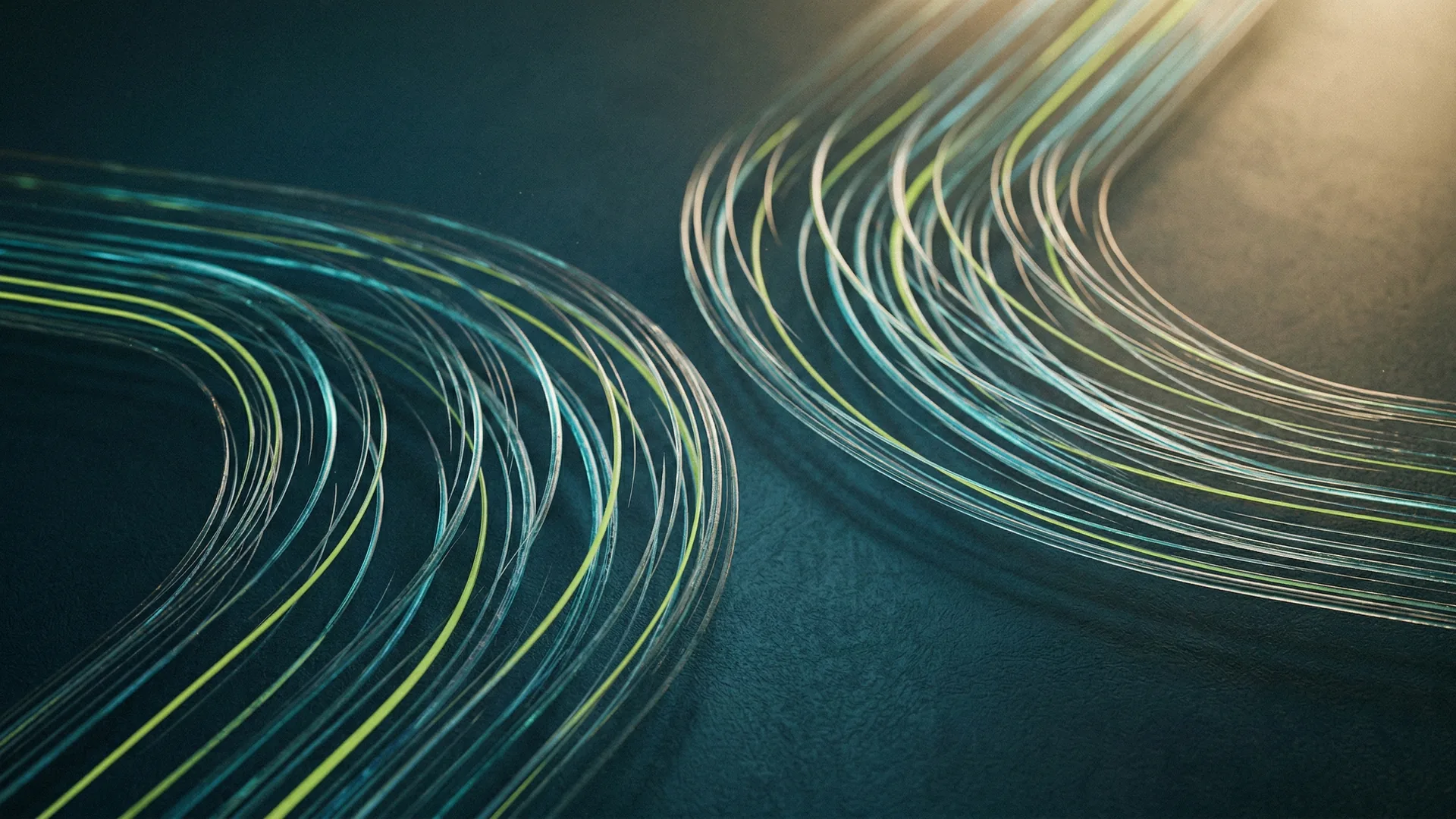 Abstrakte Glasfaser-Lichtlinien als Symbol für Informationsfluss